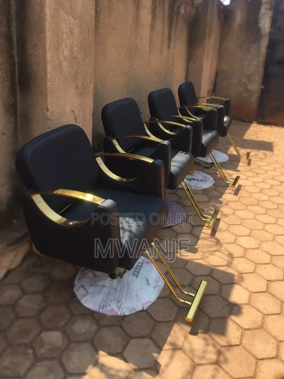 Min Quality Barber Chairs