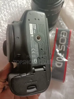 Canon EOS 70D With EF-S 18-135mm Lens Camera Kit