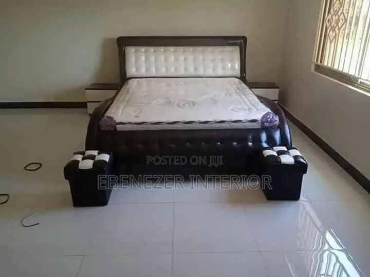 Desmond Ebenezar Tufted Beds