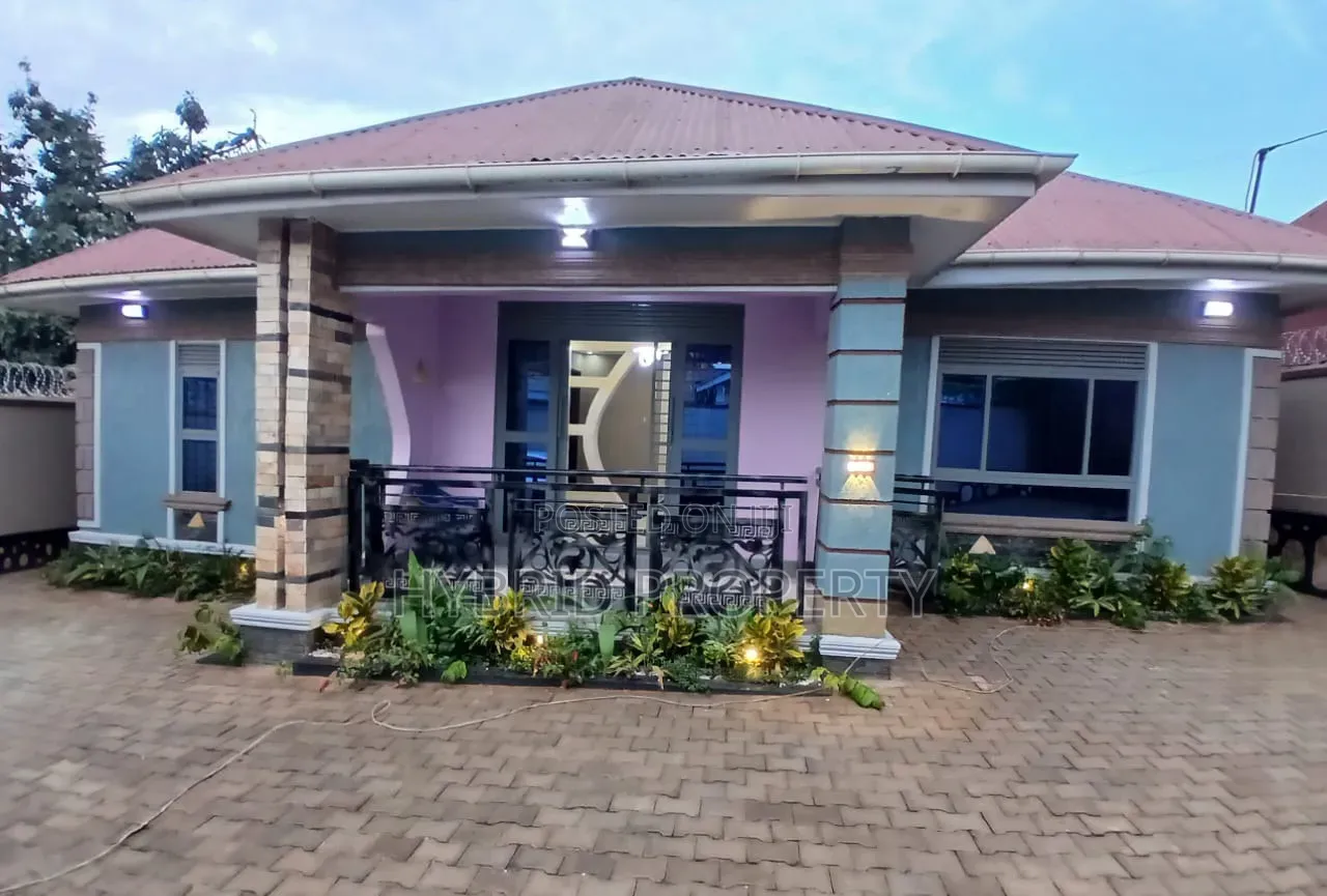 4bdrm House in Nansana Along Hoima for sale