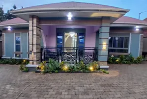 4bdrm House in Nansana Along Hoima for sale