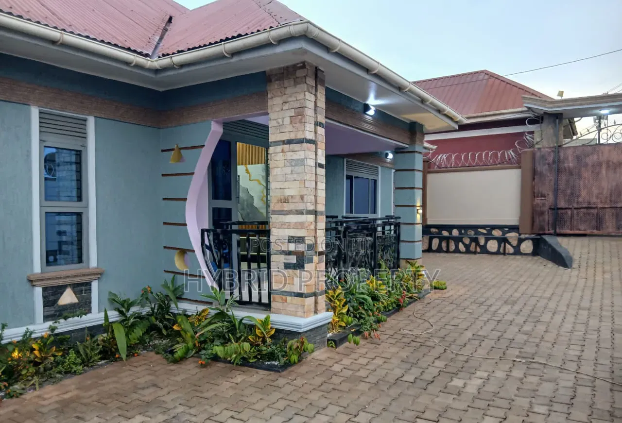 4bdrm House in Nansana Along Hoima for sale
