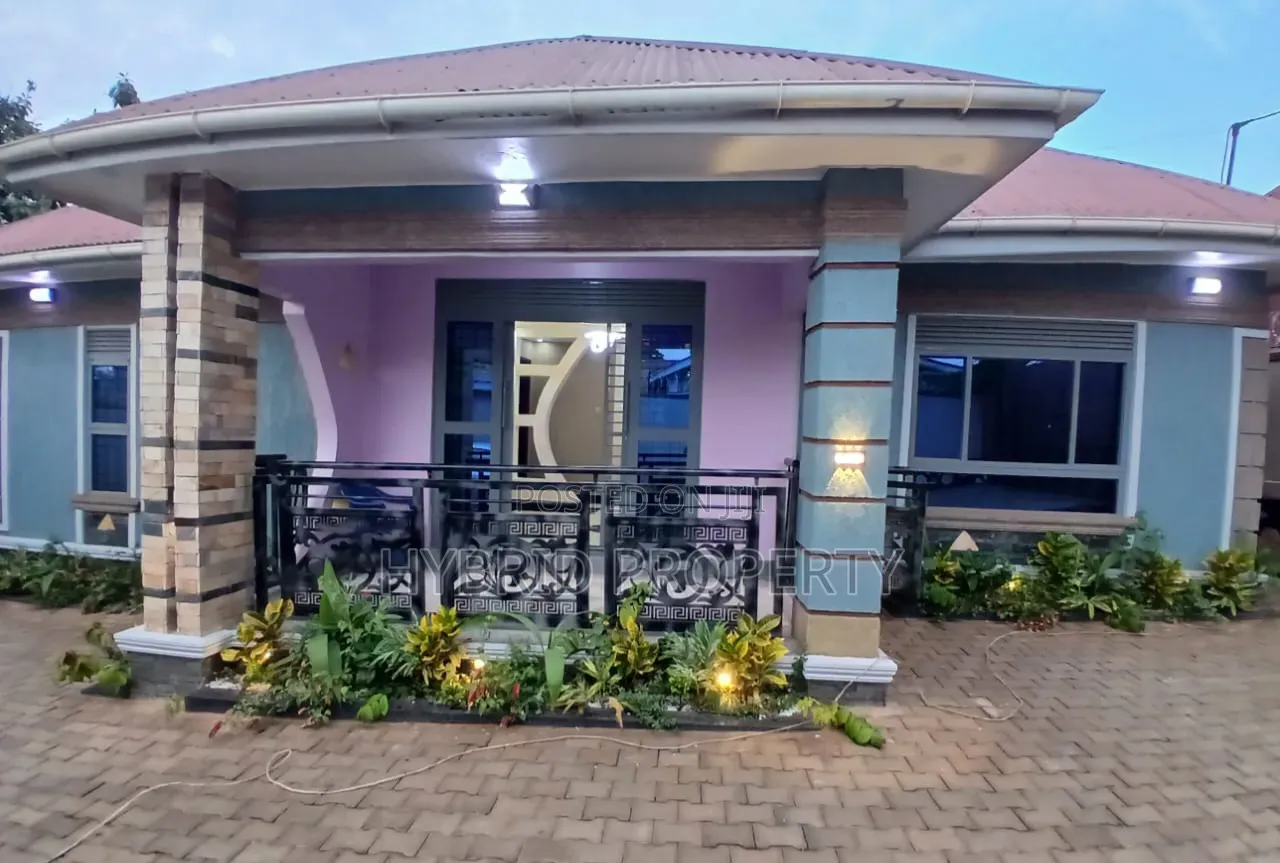 4bdrm House in Nansana Along Hoima for sale