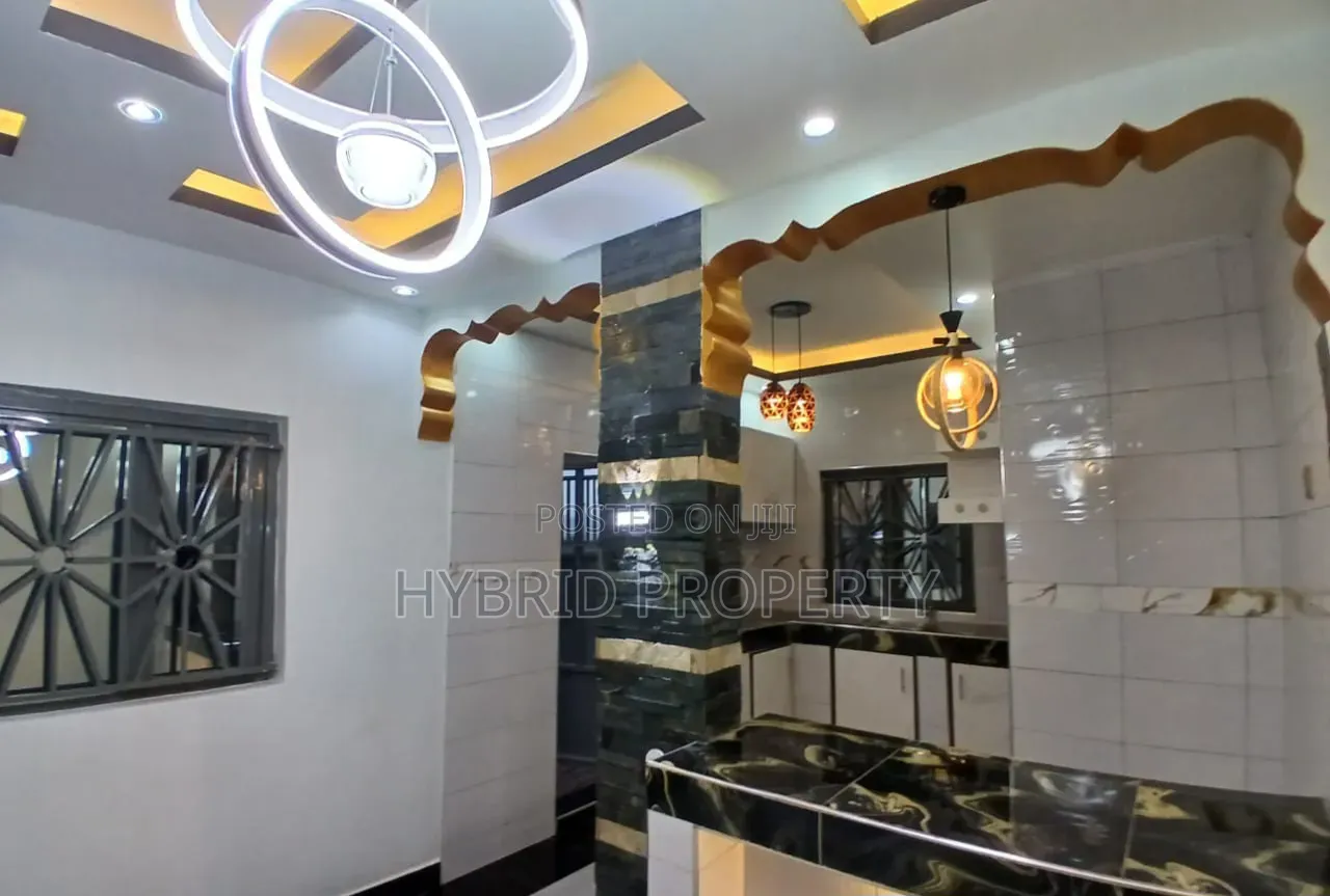 4bdrm House in Nansana Along Hoima for sale