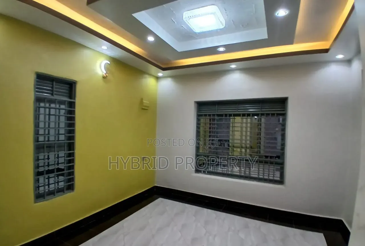 4bdrm House in Nansana Along Hoima for sale