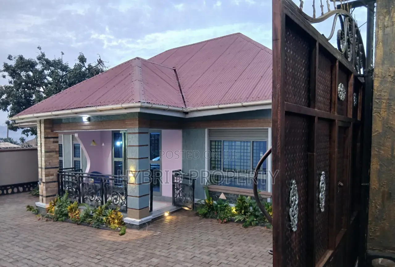 4bdrm House in Nansana Along Hoima for sale