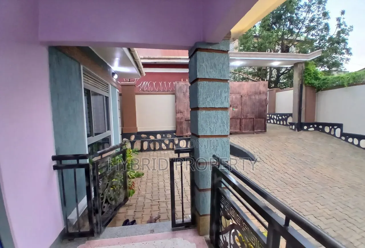 4bdrm House in Nansana Along Hoima for sale