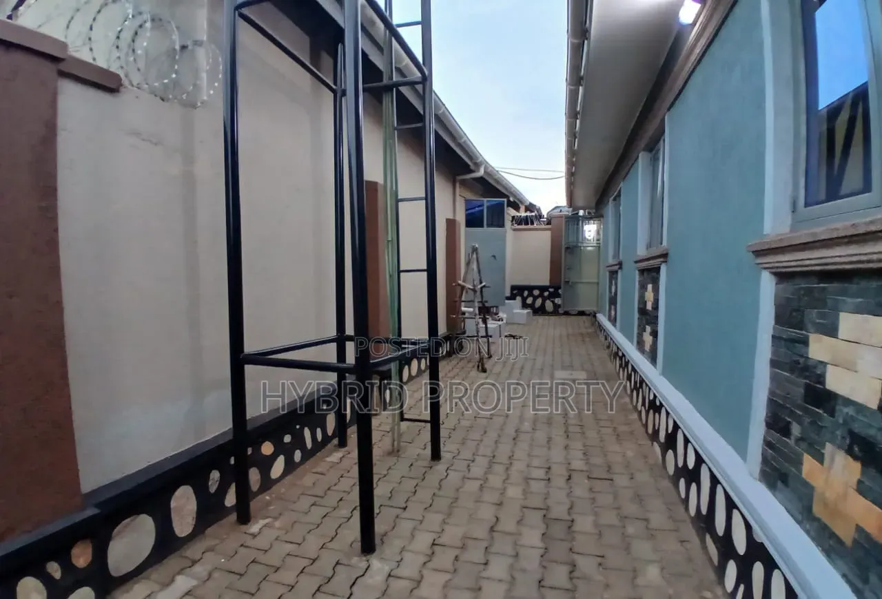 4bdrm House in Nansana Along Hoima for sale