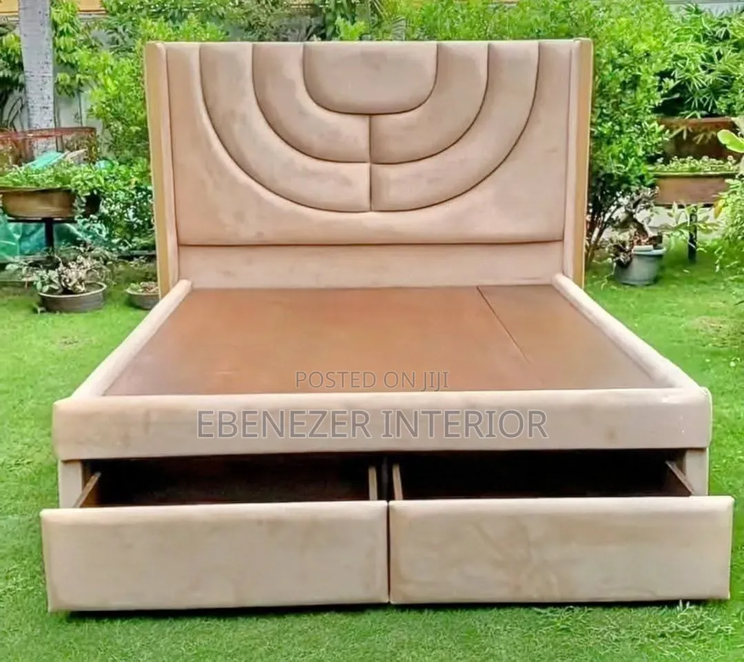EEbenezar Tufted Beds