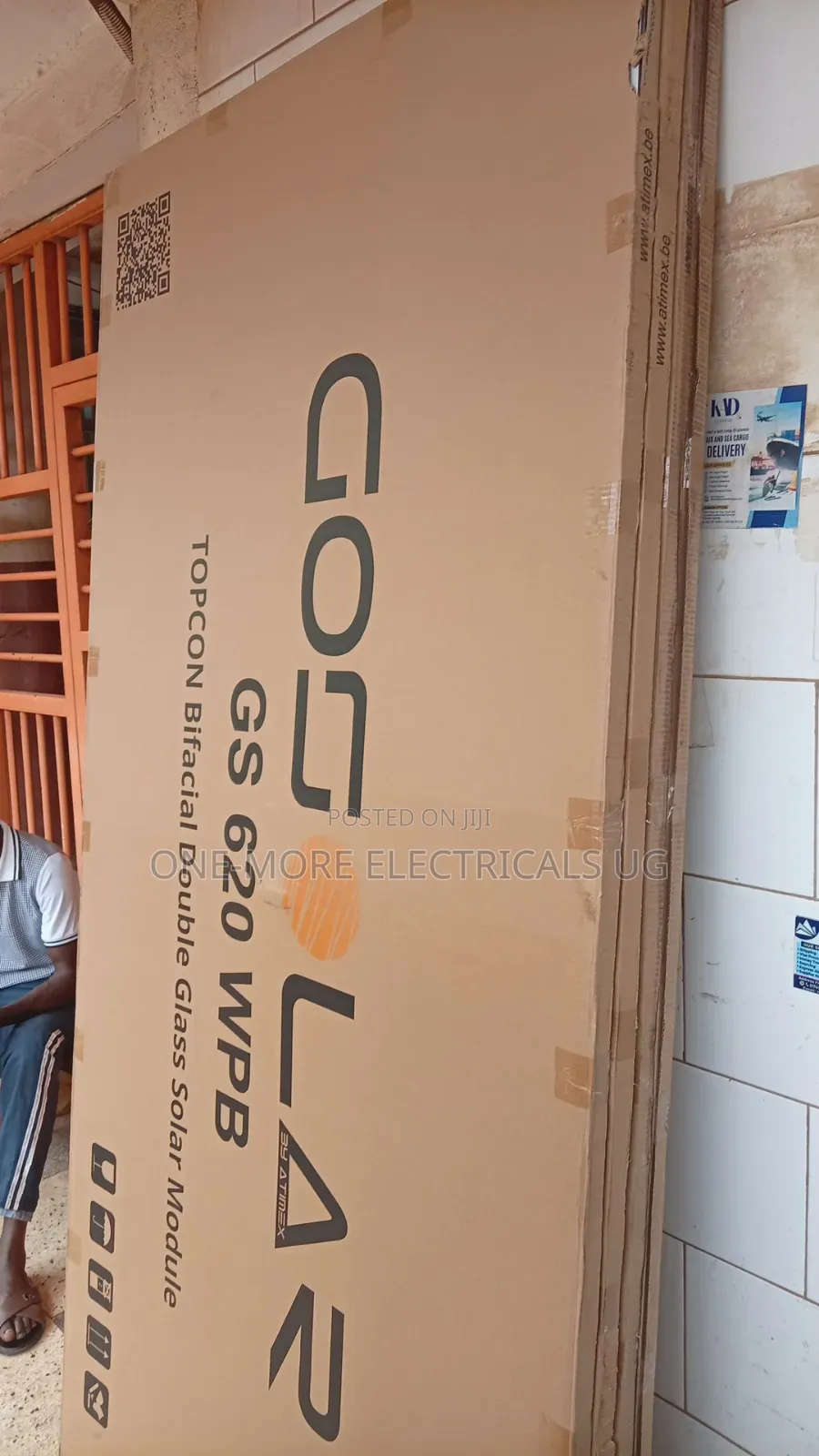 620w/24volts Solar Panels in a Parked Box