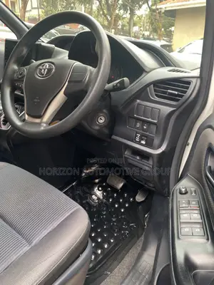 Toyota Noah 2.0 AWD (8 Seater) 2018 White