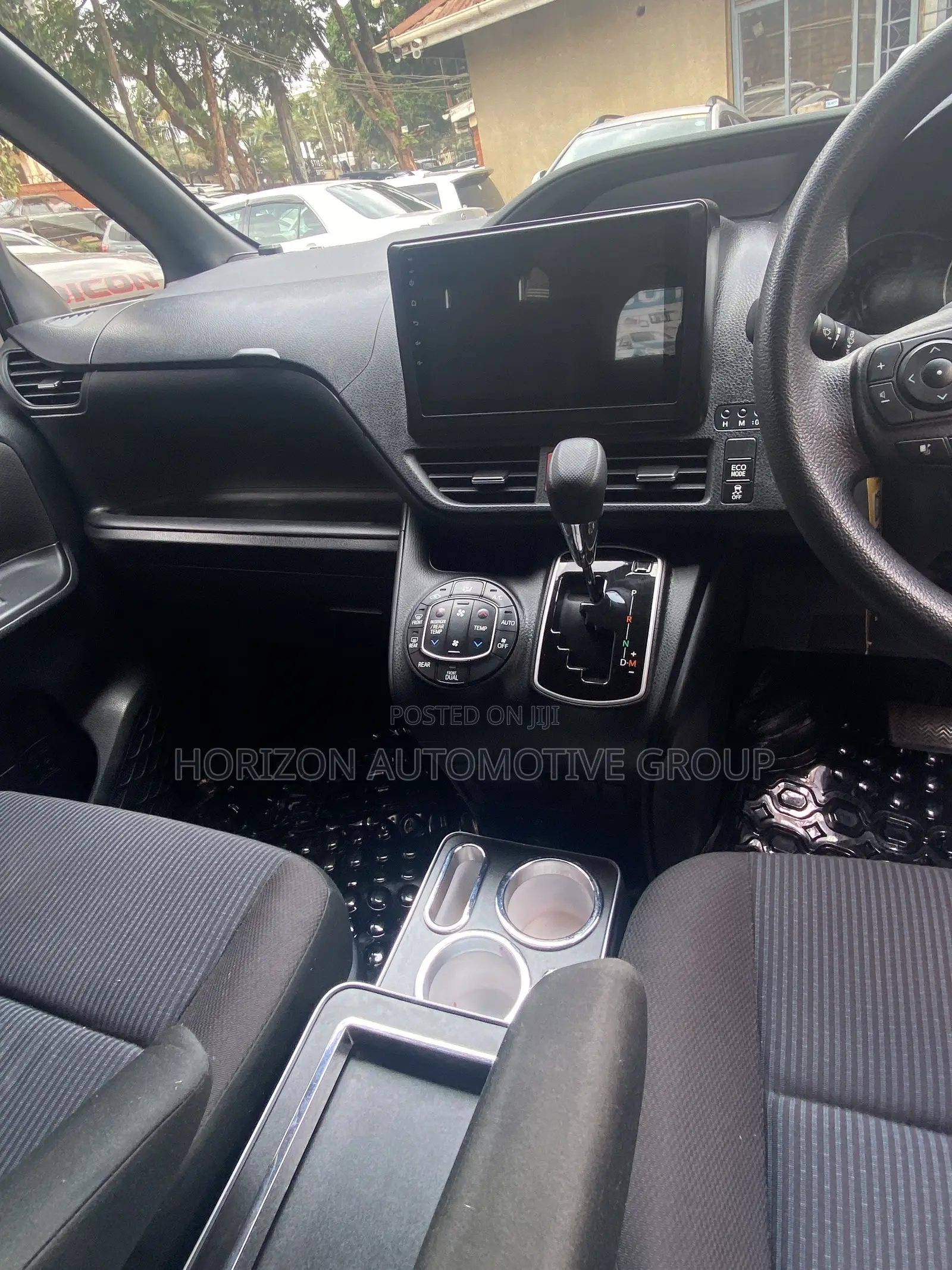 Toyota Noah 2.0 AWD (8 Seater) 2018 White