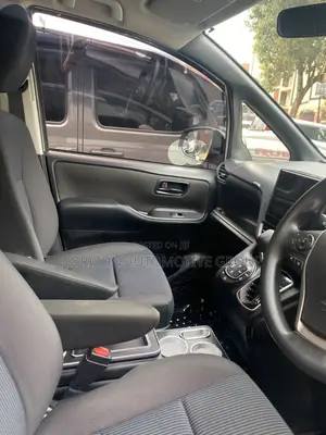 Toyota Noah 2.0 AWD (8 Seater) 2018 White