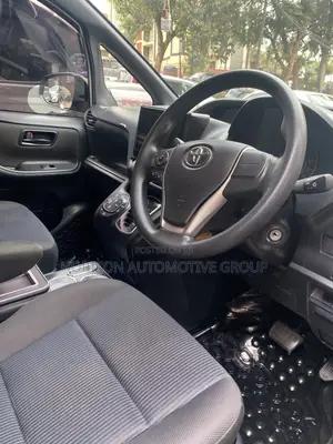 Toyota Noah 2.0 AWD (8 Seater) 2018 White