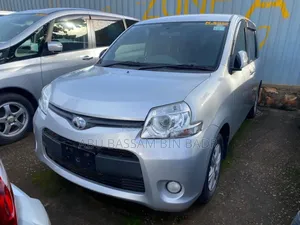 Toyota Sienta 2012 Silver