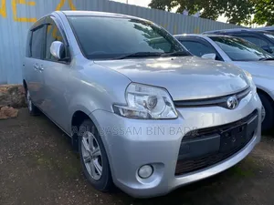 Toyota Sienta 2012 Silver