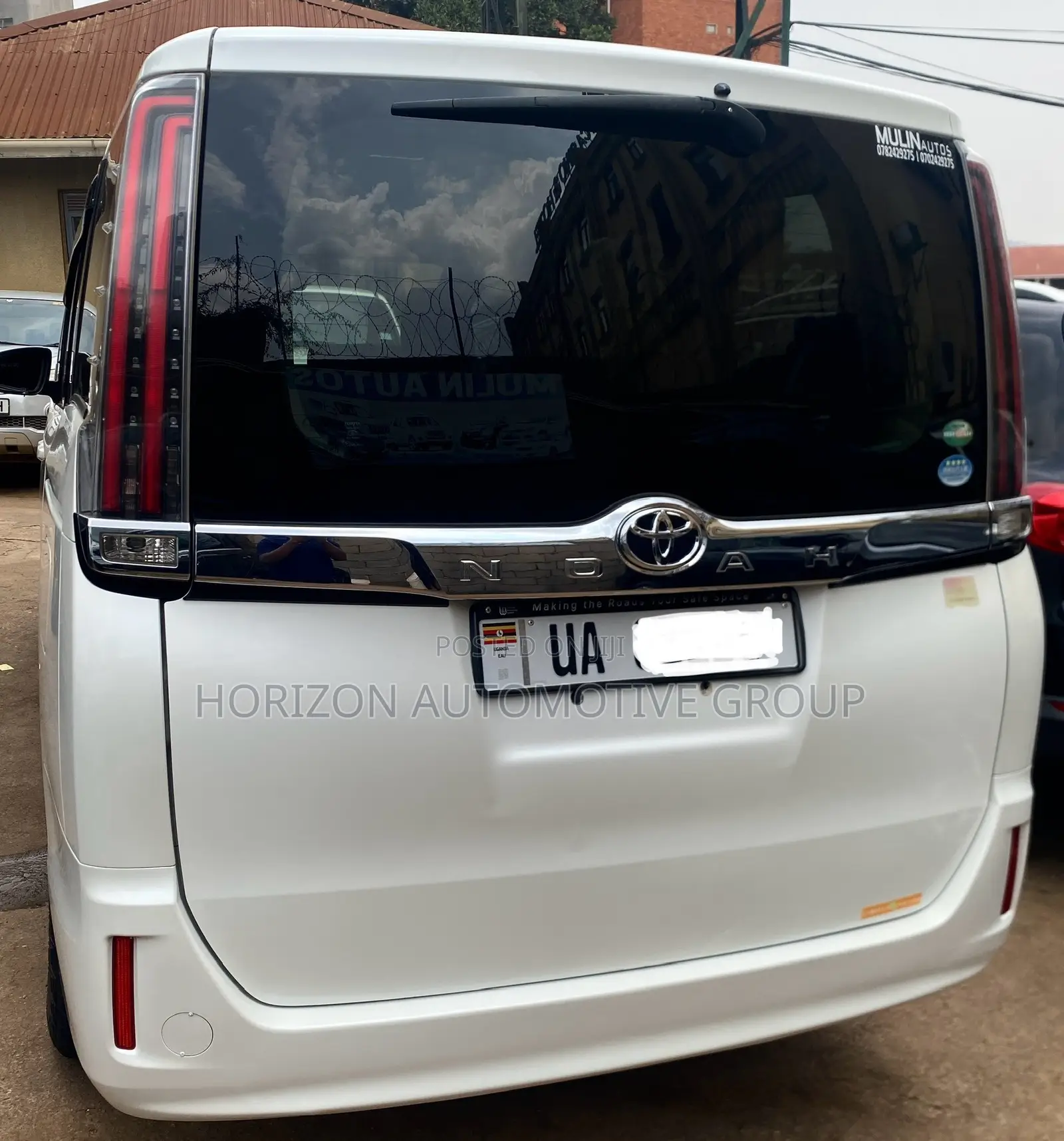 Toyota Noah 2.0 AWD (8 Seater) 2018 White