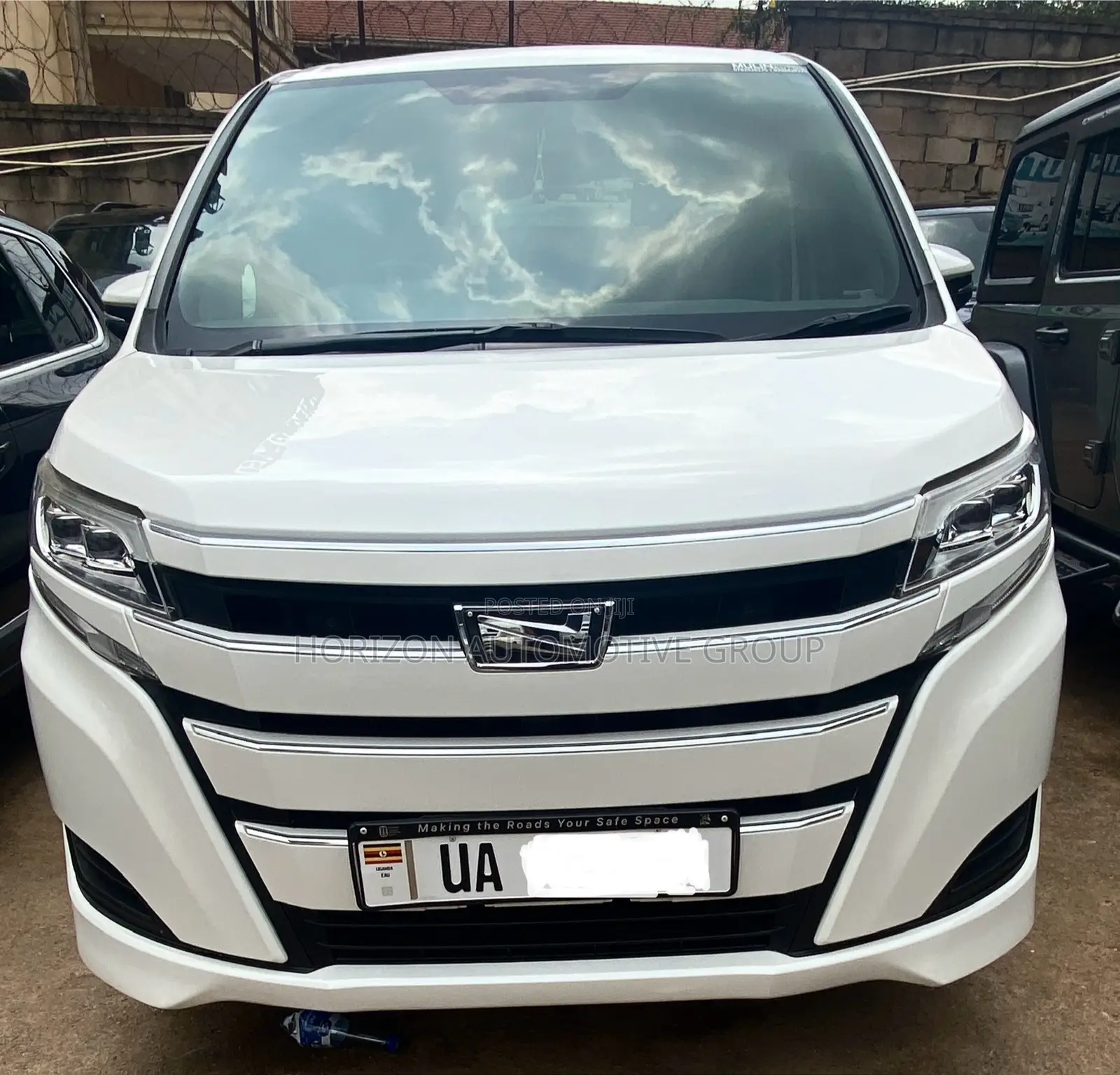 Toyota Noah 2.0 AWD (8 Seater) 2018 White