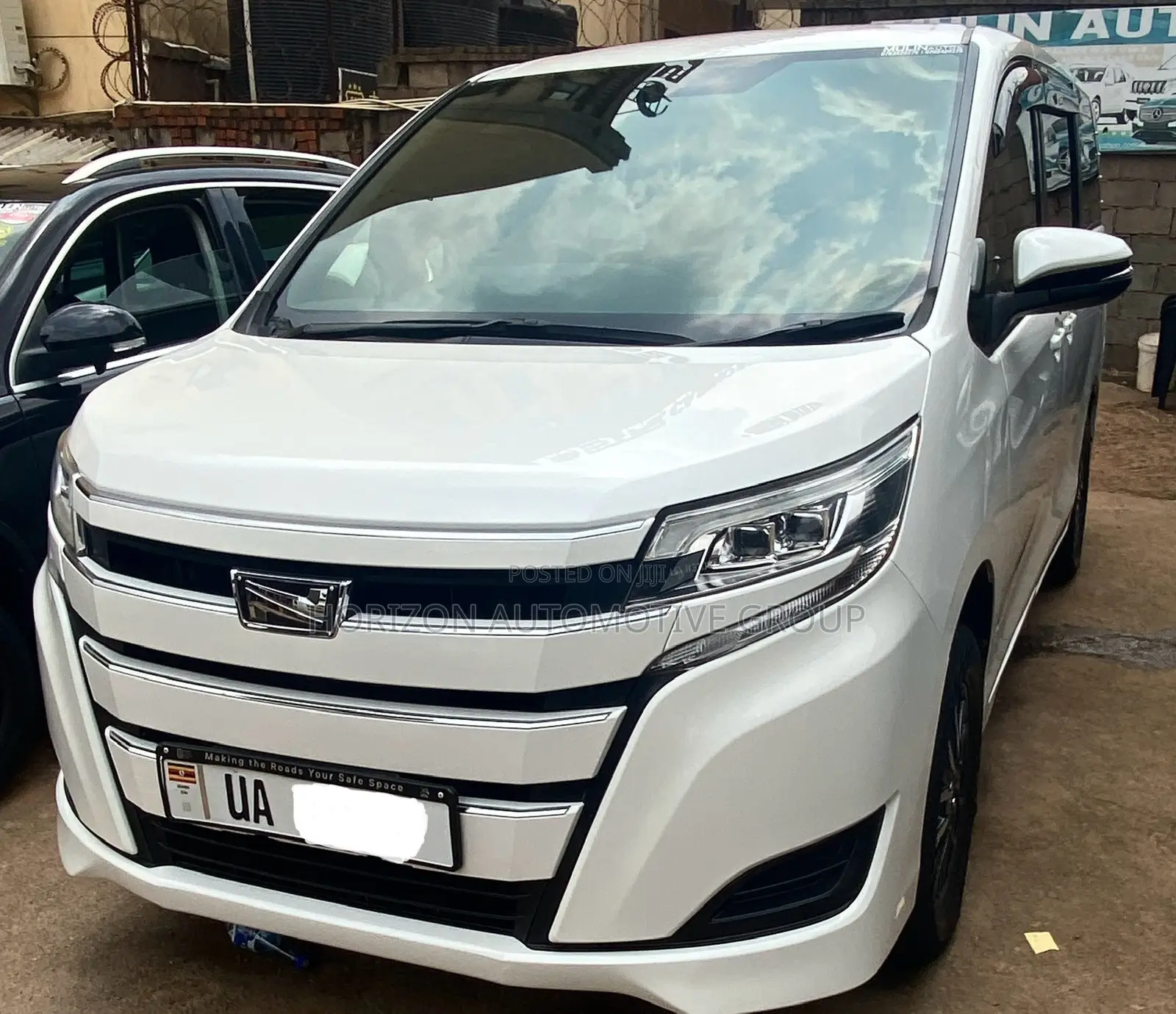 Toyota Noah 2.0 AWD (8 Seater) 2018 White