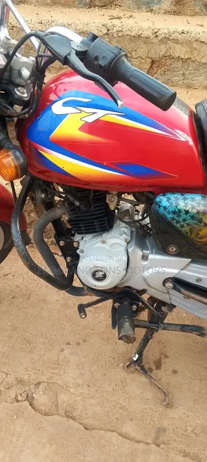 Bajaj Boxer 100 2024 Red