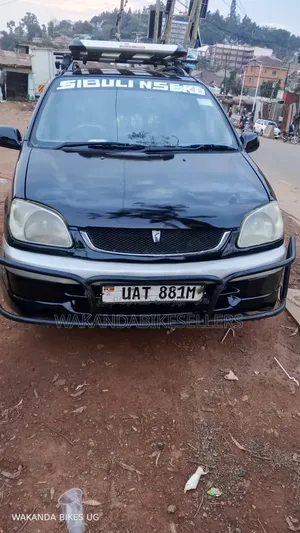 Toyota Raum 2000 Black