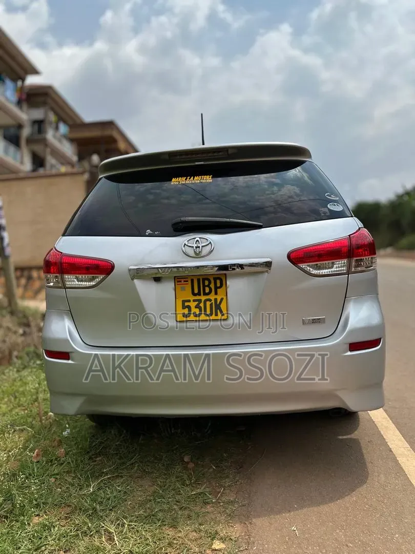 Toyota Wish 2010 Silver