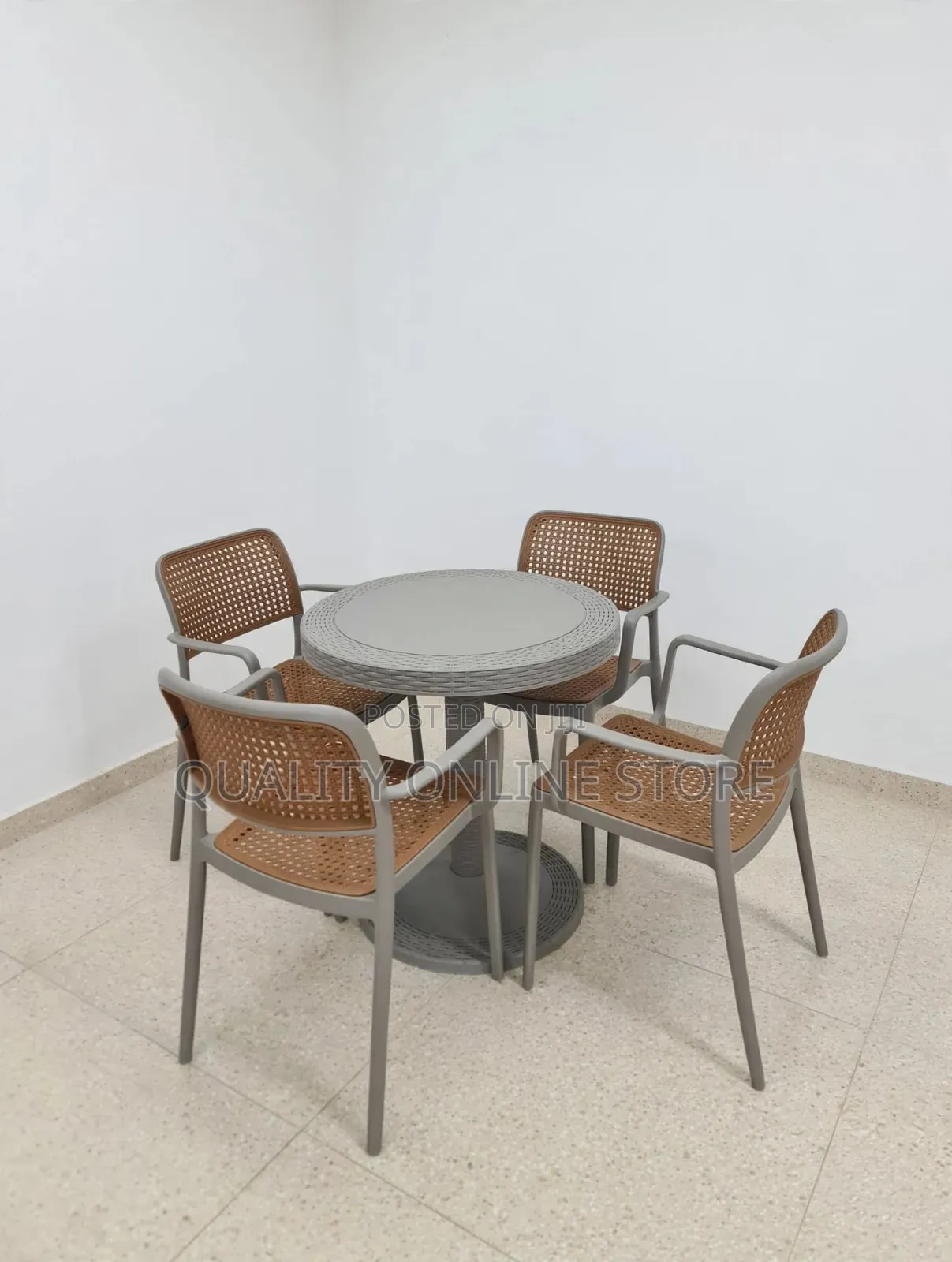 Modern Patio/Restaurant Plastic Table and Chairs