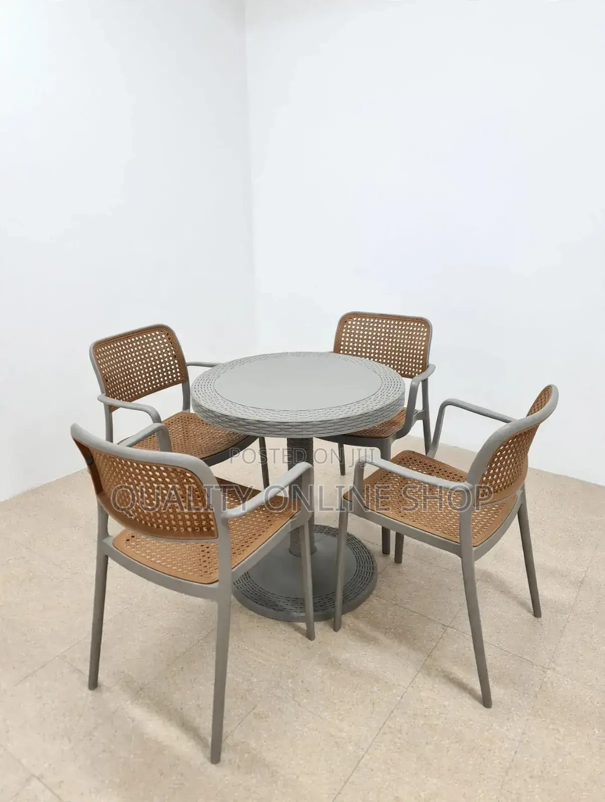 Modern Patio/Restaurant Plastic Table and Chairs