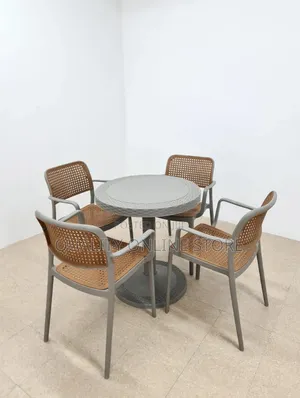 Modern Patio/Restaurant Plastic Table and Chairs