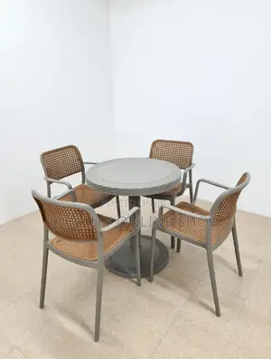 Modern Patio/Restaurant Plastic Table and Chairs