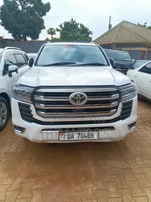 Toyota Land Cruiser 2016 White