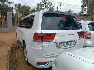 Toyota Land Cruiser 2016 White