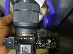 Sony Alpha 7 + Sony FE 28-70mm Lens