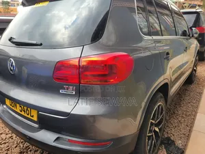 Volkswagen Tiguan S 4Motion 4dr SUV AWD (2.0L 4cyl Turbo 6A) 2014