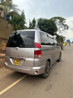 Toyota Noah 2002 Silver