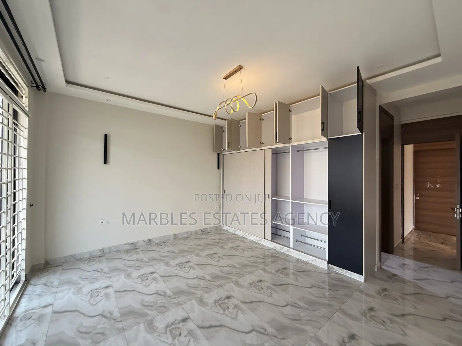 3bdrm Apartment in Muyenga, Central Division for sale