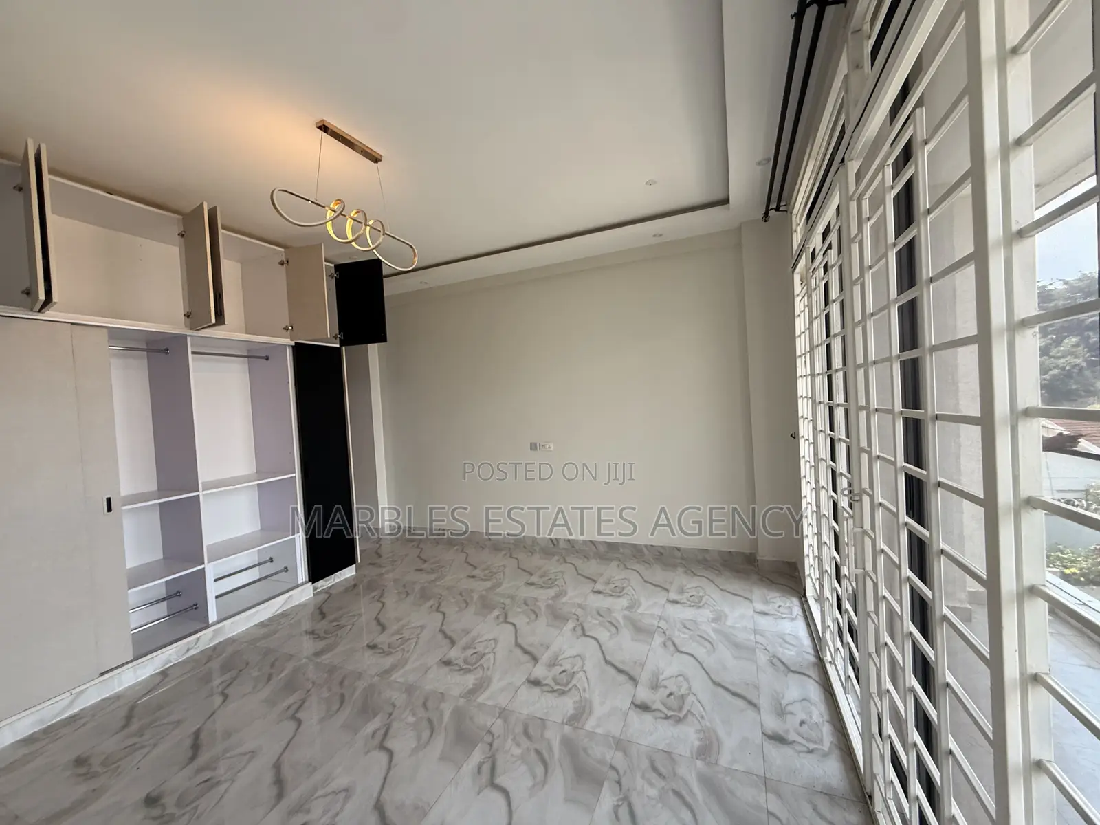 3bdrm Apartment in Muyenga, Central Division for sale