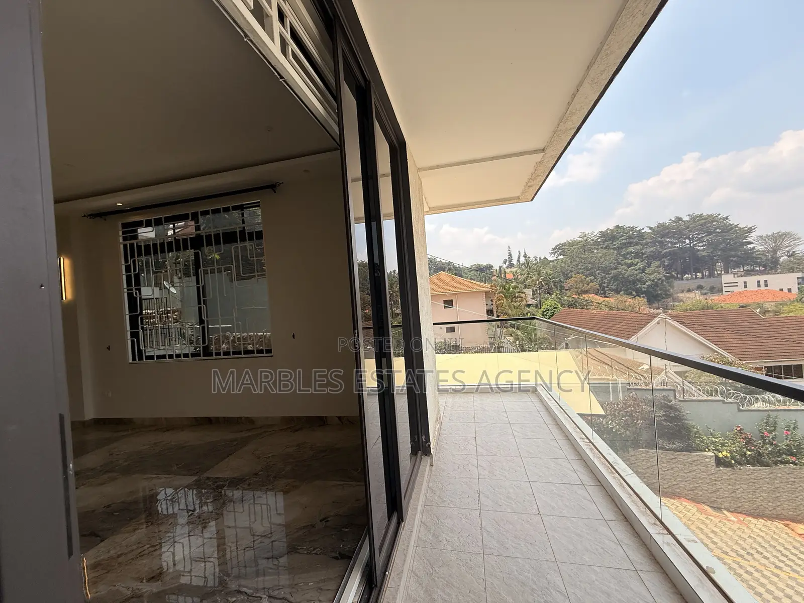 3bdrm Apartment in Muyenga, Central Division for sale