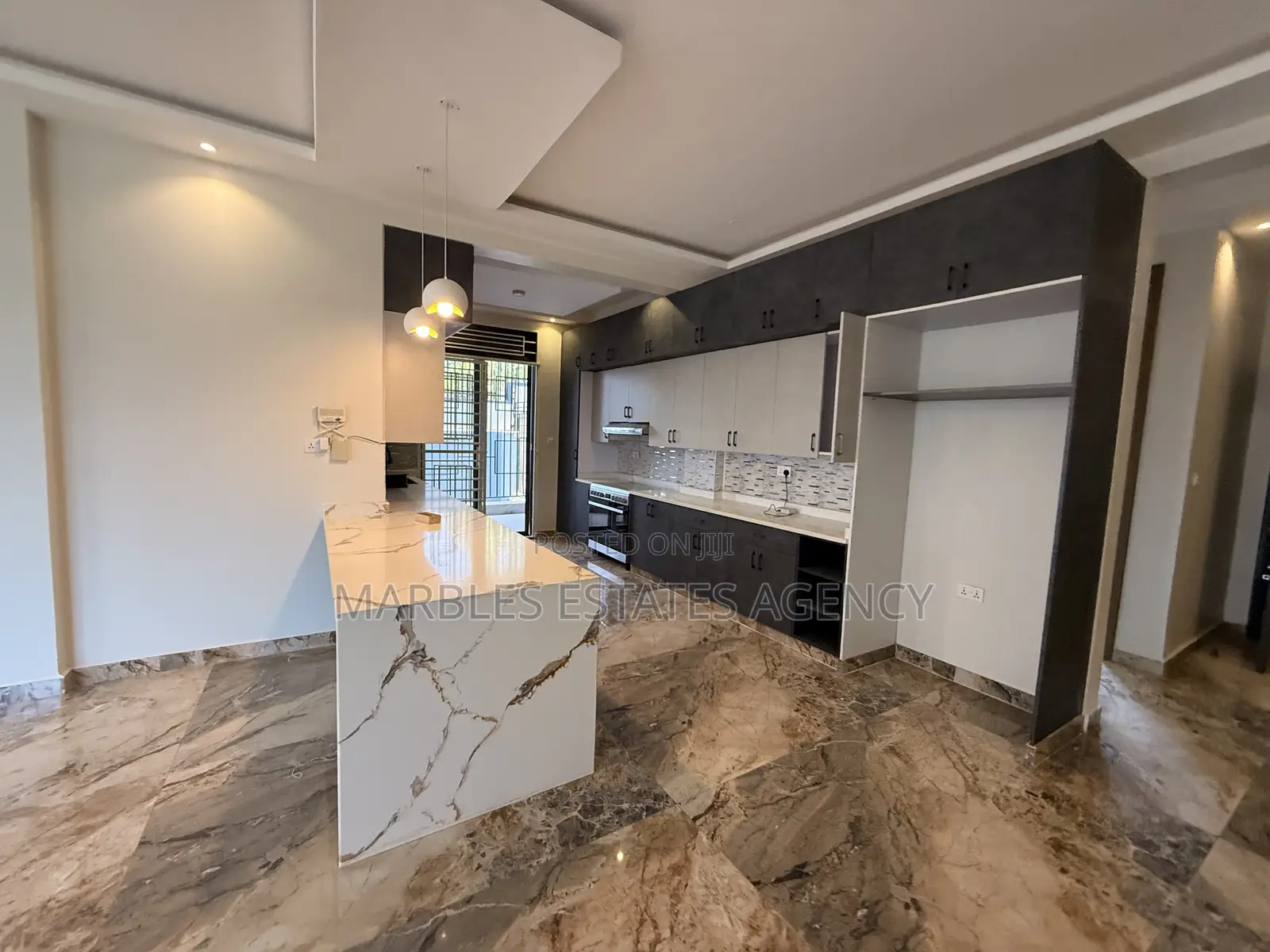 3bdrm Apartment in Muyenga, Central Division for sale