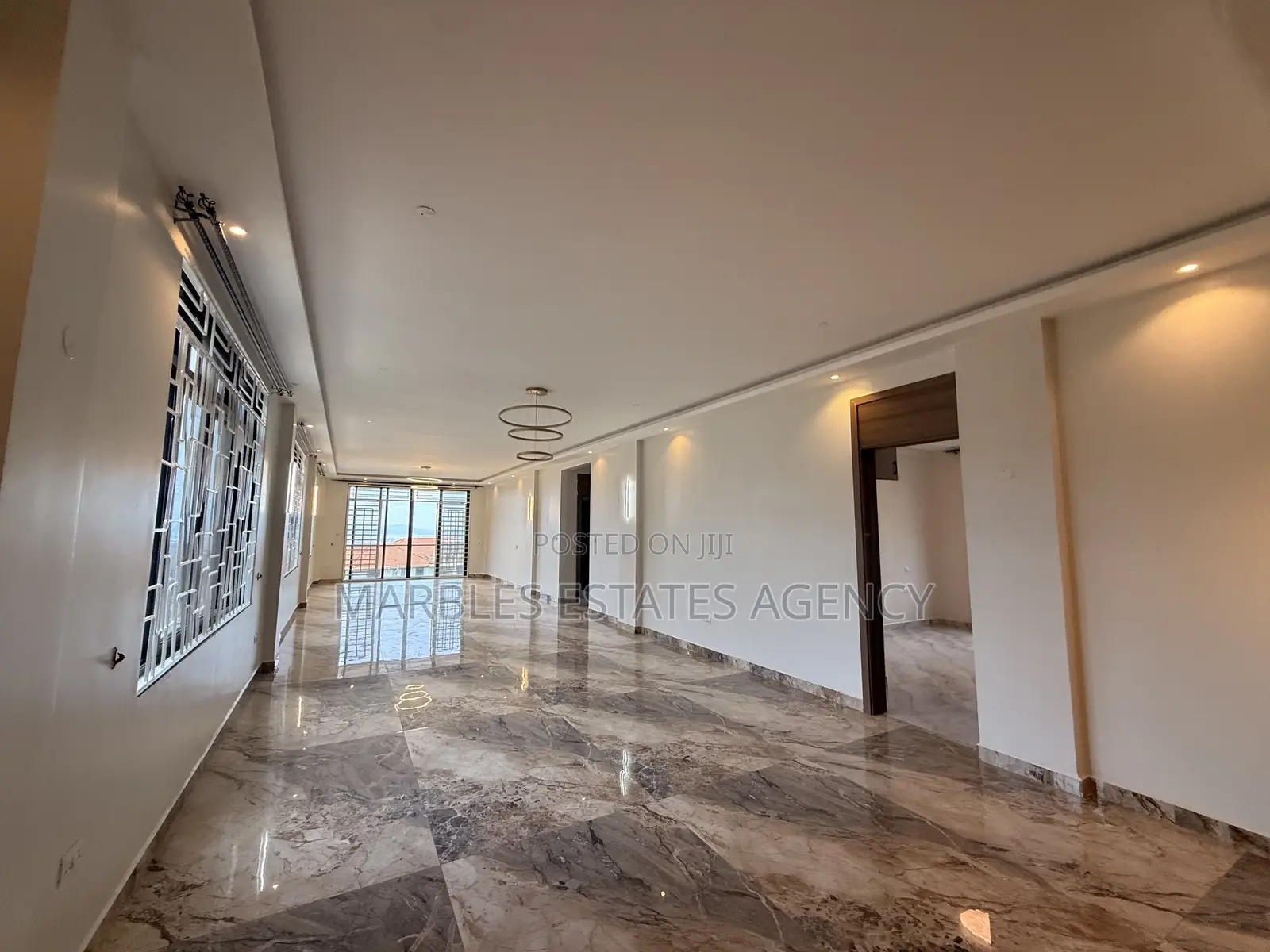 3bdrm Apartment in Muyenga, Central Division for sale