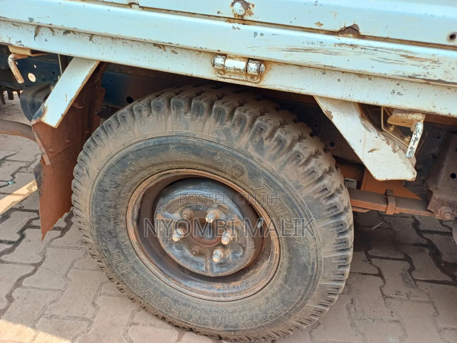 Isuzu ELF Truck 150