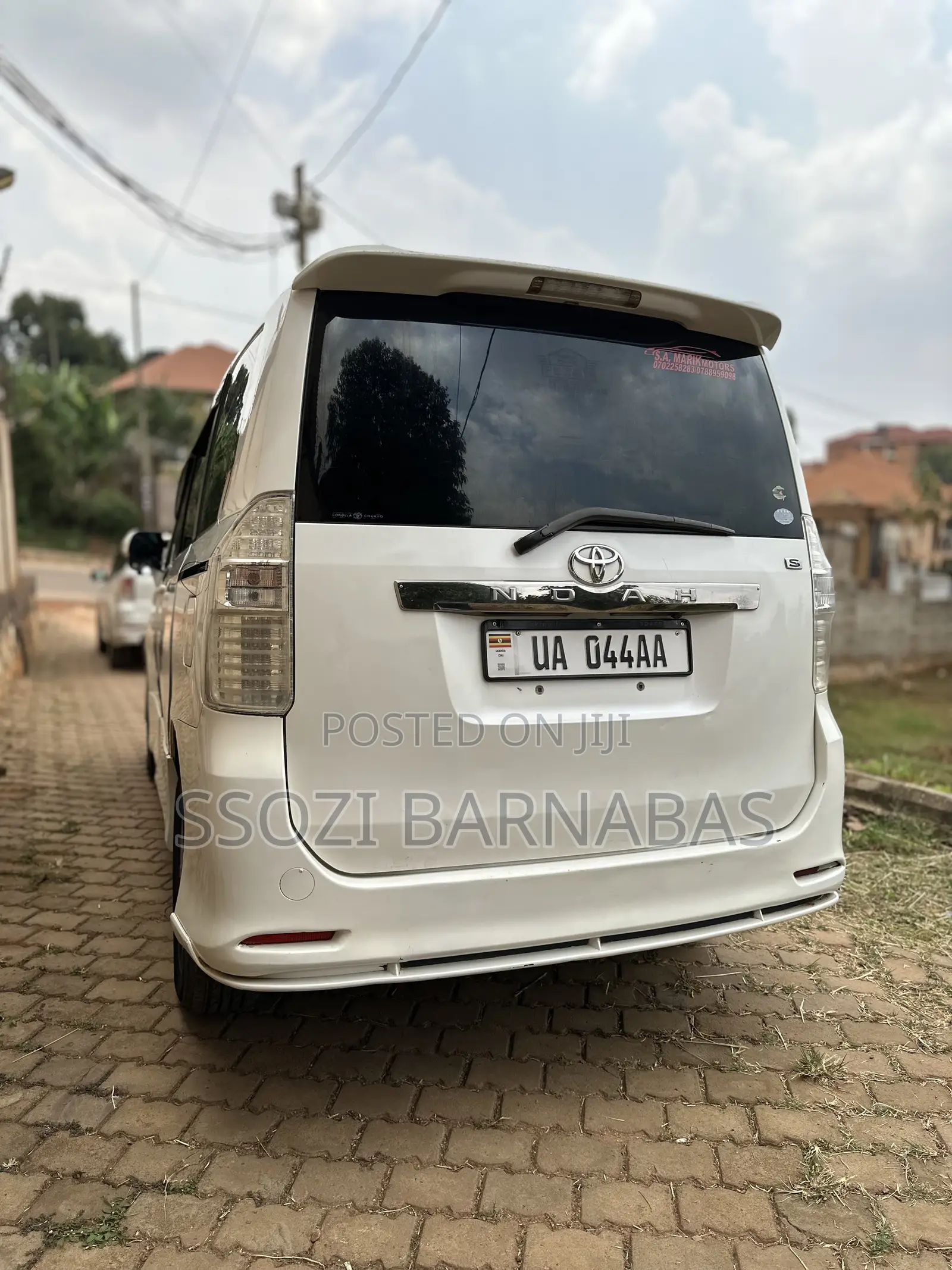 Toyota Noah 2011 White