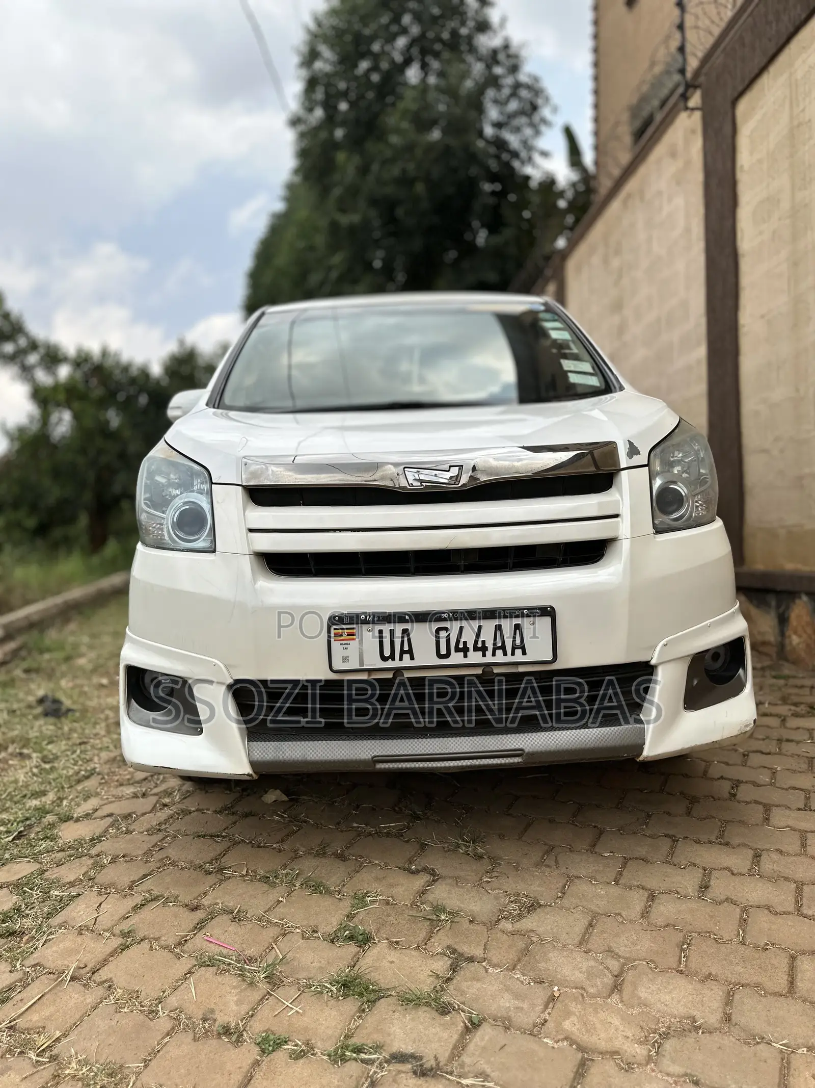 Toyota Noah 2011 White