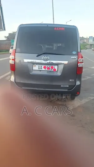Toyota Noah 2.0 143hp YY FWD (5 Seater) 2012 Gray