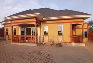 3bdrm House in Wakiso Town Along for sale