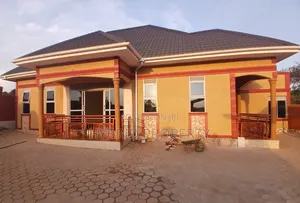 3bdrm House in Wakiso Town Along for sale