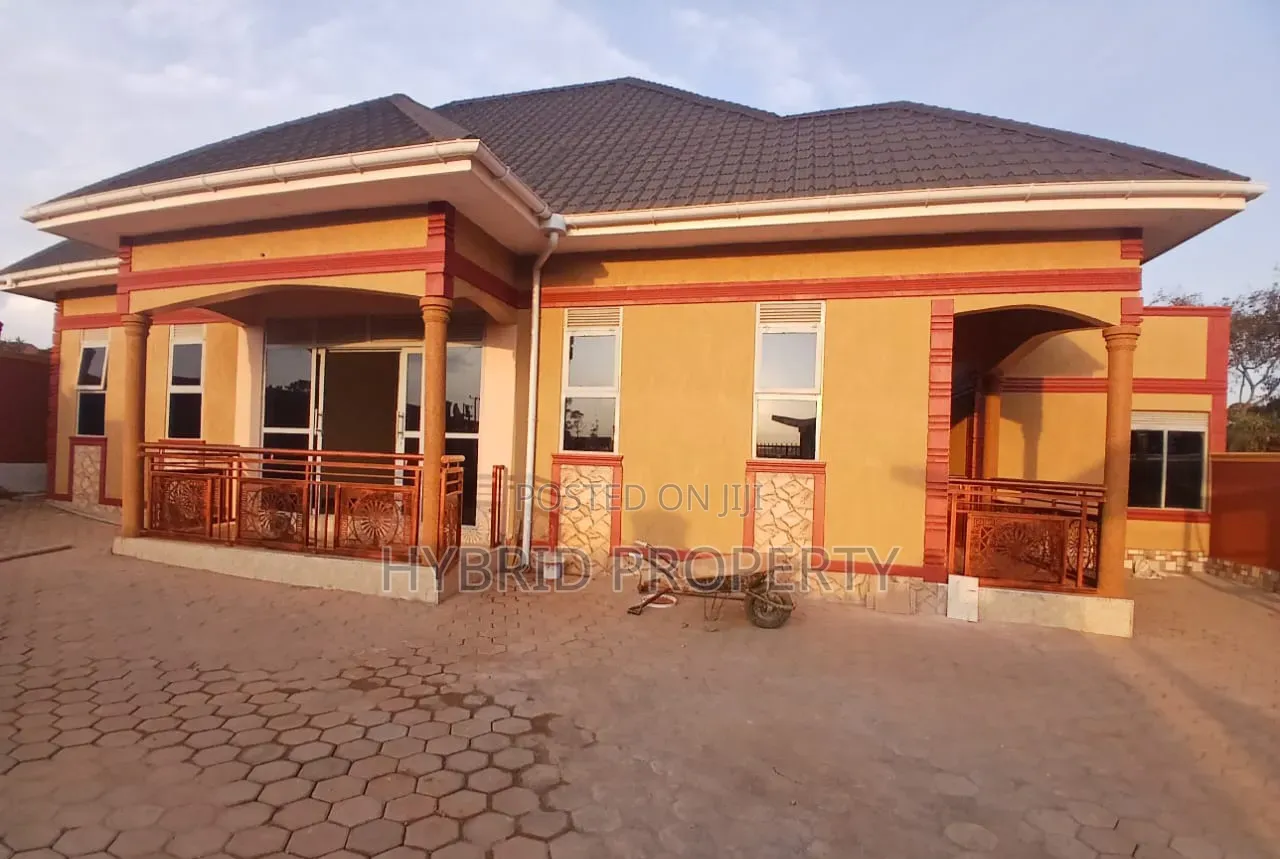 3bdrm House in Wakiso Town Along for sale