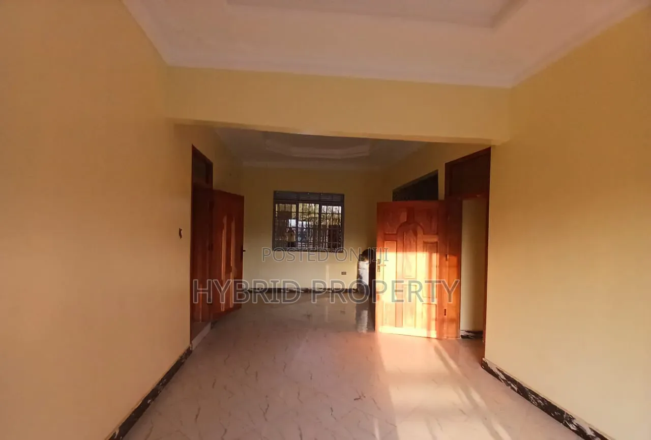 3bdrm House in Wakiso Town Along for sale