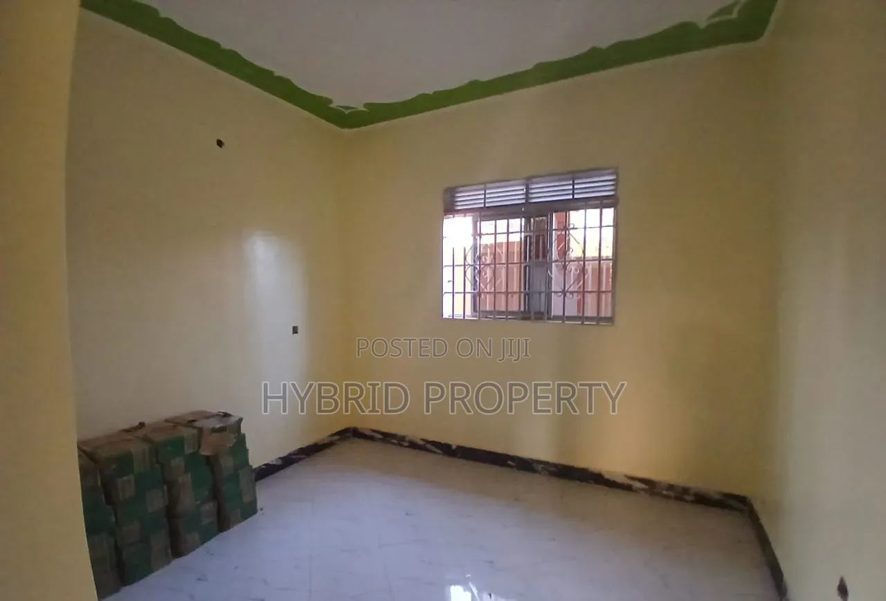 3bdrm House in Wakiso Town Along for sale