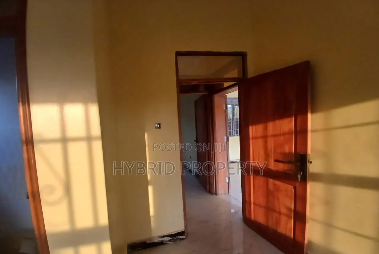3bdrm House in Wakiso Town Along for sale